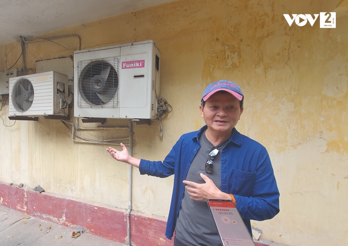 Hệ thống điều hòa không chạy trong nhiều tháng khiến kho phim ẩm mốc.