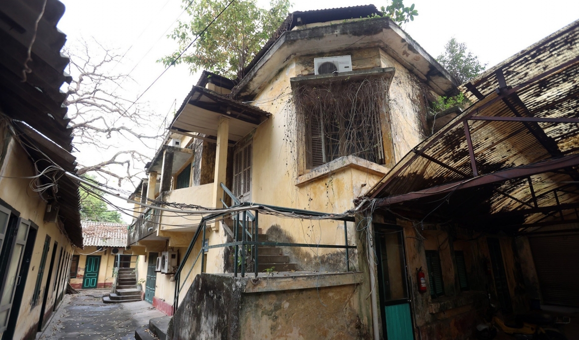 Trụ sở Hãng phim truyện Việt Nam như những dãy nhà bỏ hoang.