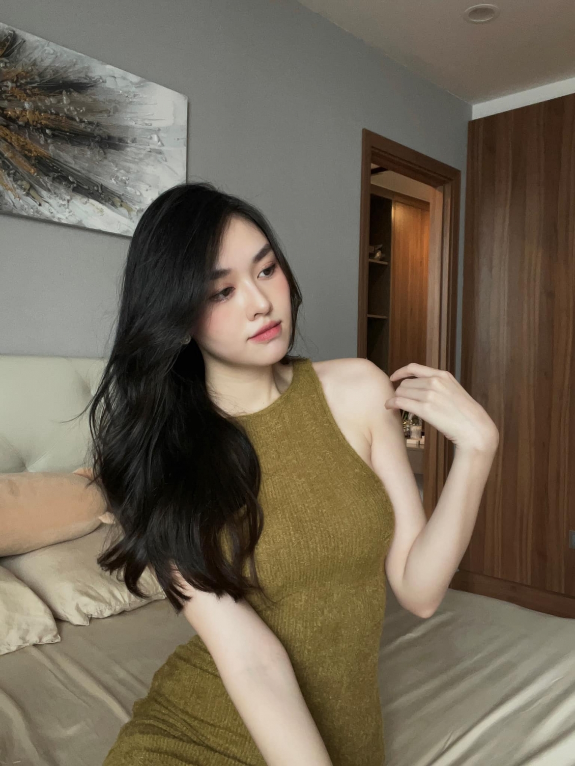 Những hình ảnh của Tường San trước công chúng luôn gắn liền với công việc.