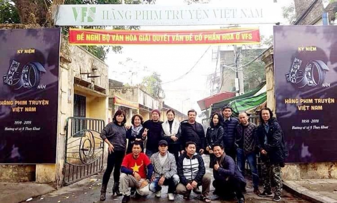 Hơn 40 cán bộ, công nhân viên Hãng Phim truyện Việt Nam suốt thời gian qua bị cắt bảo hiểm xã hội, bảo hiểm y tế.