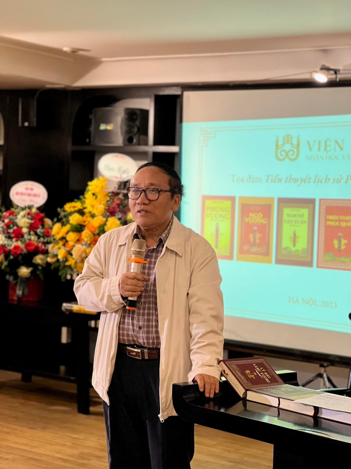 Nhà thơ Trần Đăng Khoa - Phó Chủ tịch Hội Nhà văn Việt Nam chia sẻ về những khó khăn khi viết tiểu thuyết lịch sử.