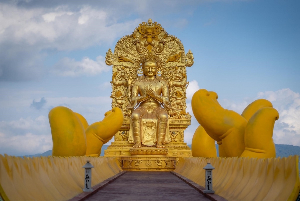 Biểu tượng Di Lặc theo phong cách Mật tông tại Samten Hills Dalat