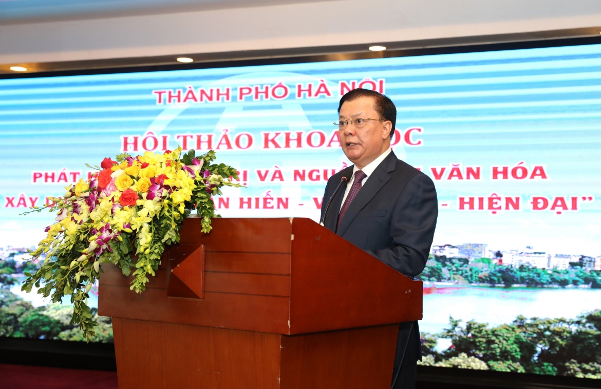Bí thư Thành ủy Hà Nội Đinh Tiến Dũng phát biểu khai mạc.