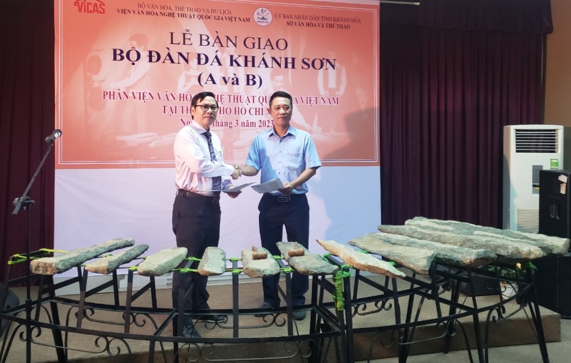 2 bộ đàn đá Khánh Sơn được bàn giao cho tỉnh Khánh Hòa