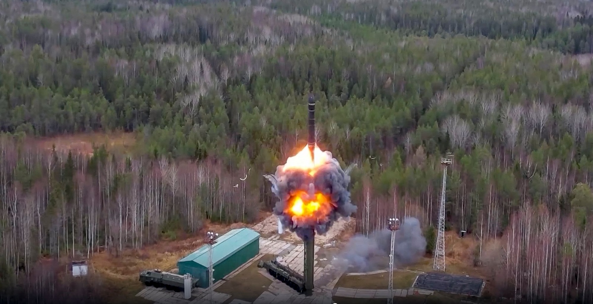 Hình ảnh được Bộ Quốc phòng Nga công bố vào mùa thu năm ngoái cho thấy một cuộc phóng thử tên lửa đạn đạo liên lục địa. Ảnh: AP