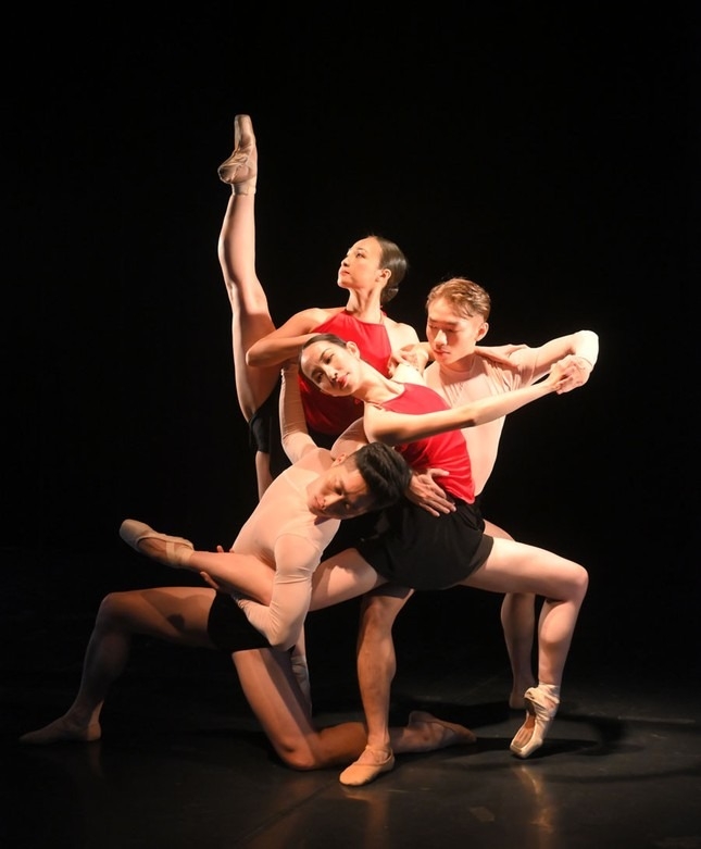 Những câu chuyện trong tranh dân gian Đông Hồ lần đầu tiên được thể hiện qua ngôn ngữ ballet.