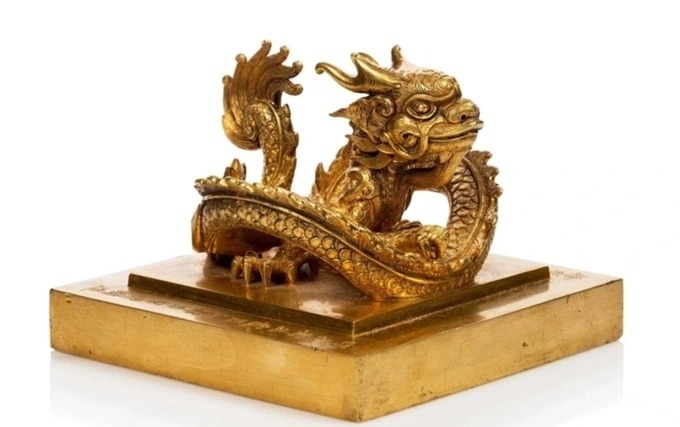 Ấn vàng “Hoàng đế chi bảo”