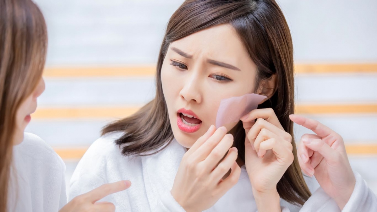 Giúp da hết bóng dầu: Bạn có thể dùng chanh xát lên vùng da bóng do dầu, xoa nhẹ trong 3 phút rồi tiếp tục massage ở cánh mũi. Bạn sẽ thấy lượng dầu giảm dần nếu kiên trì thực hiện hằng ngày.