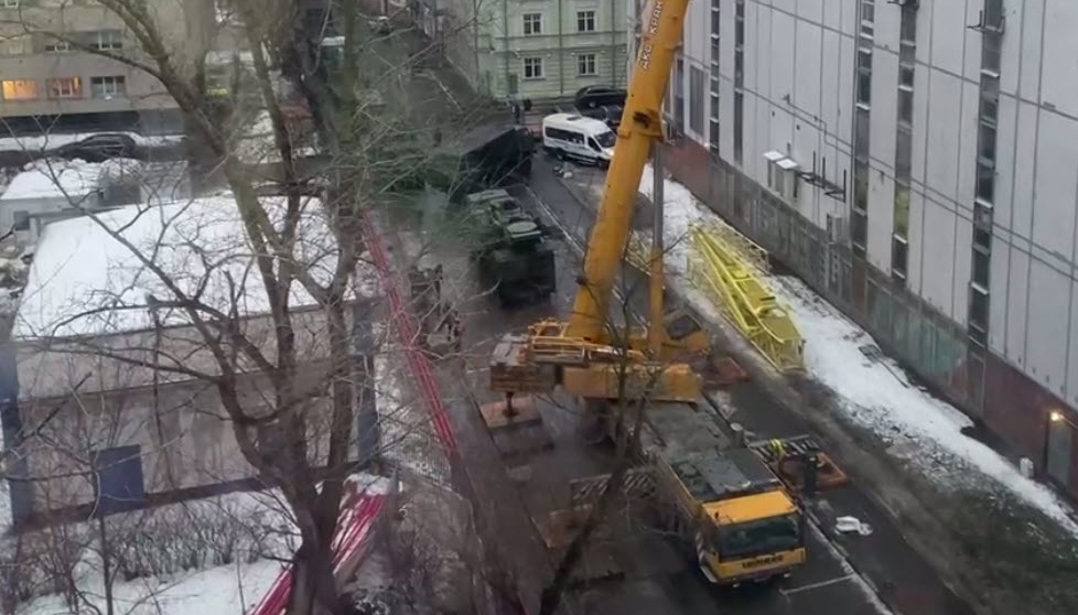 Hệ thống Pantsir được đặt trên nóc nhà gần ga Taganaskaya. Ảnh: Twitter