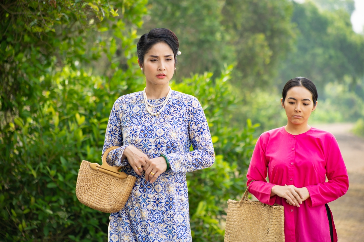 Thảo Trang xinh đẹp trong vai diễn bà Hai.