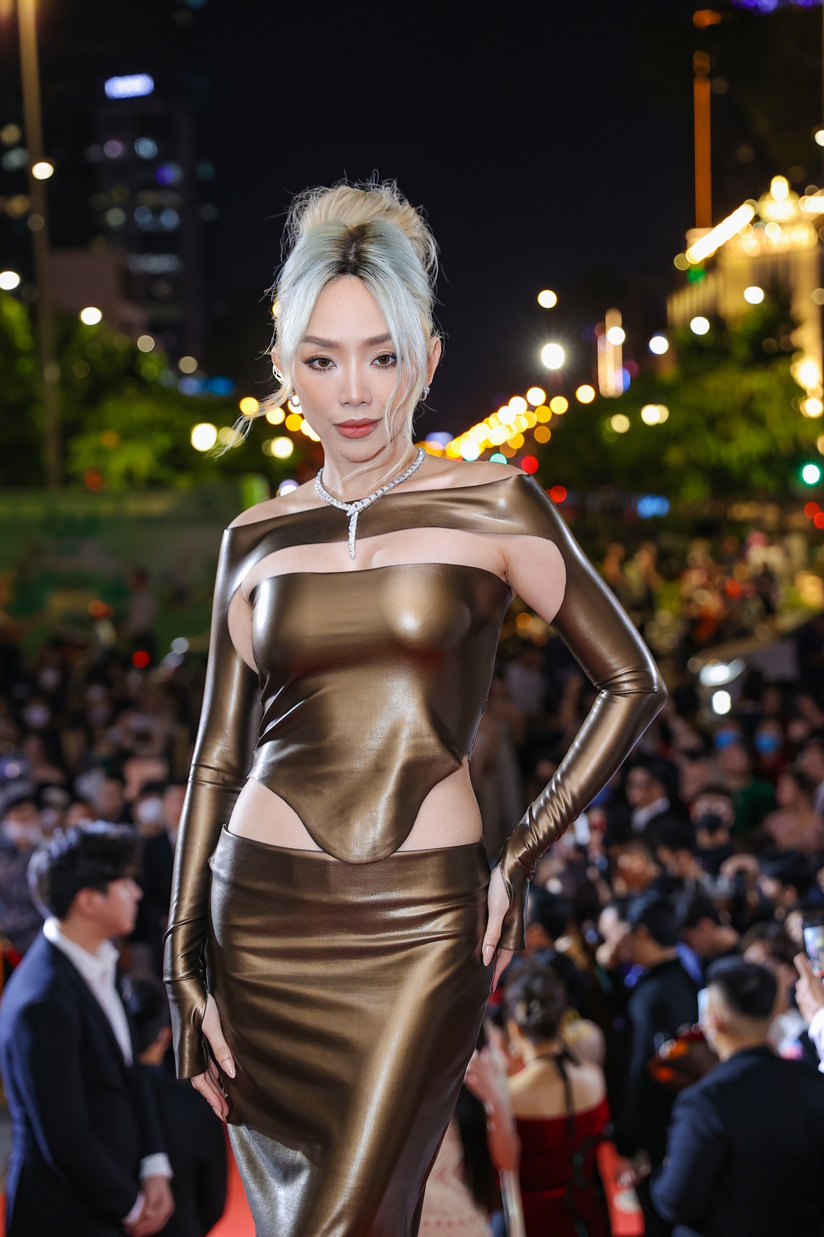 Nổi bật trên thảm đỏ là sự xuất hiện của Tóc Tiên với đầm cut-out với trang sức đắt giá. Nữ ca sĩ được đề cử ở 3 hạng mục Music video của năm cho "906090", Album của năm với "Cong" và Nữ nghệ sĩ của năm.
