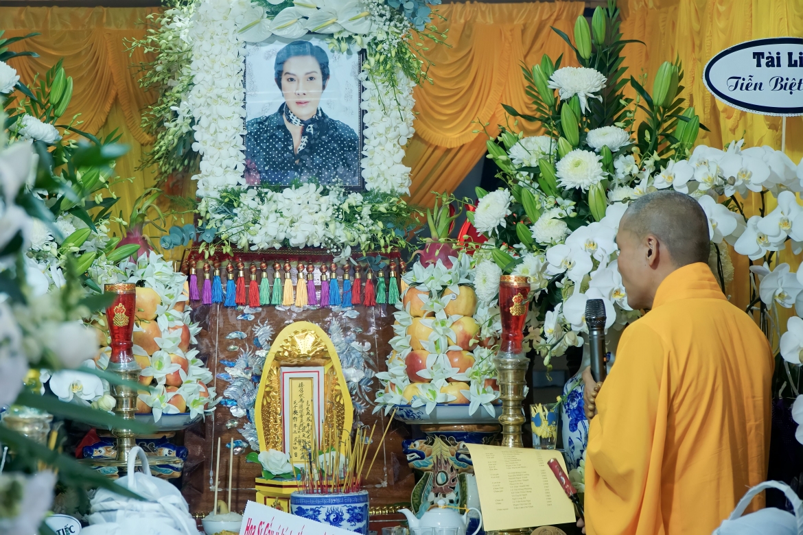 Đêm tiễn biệt NSƯT Vũ Linh đã diễn ra vào tối 8/3.
