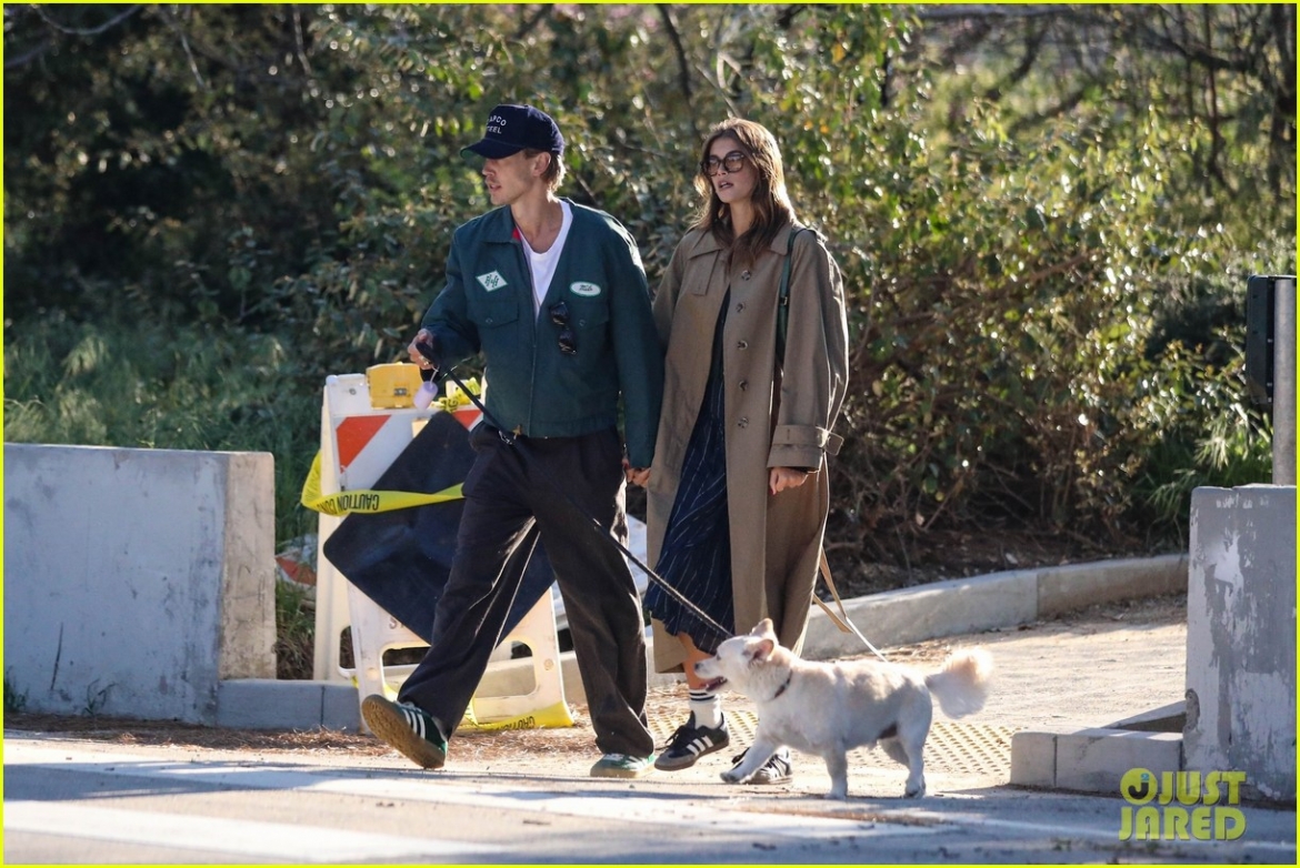 Kaia Gerber và Austin hẹn hò từ tháng 12/2021. Hai người vẫn khá kín tiếng về mối quan hệ tình cảm mới.
