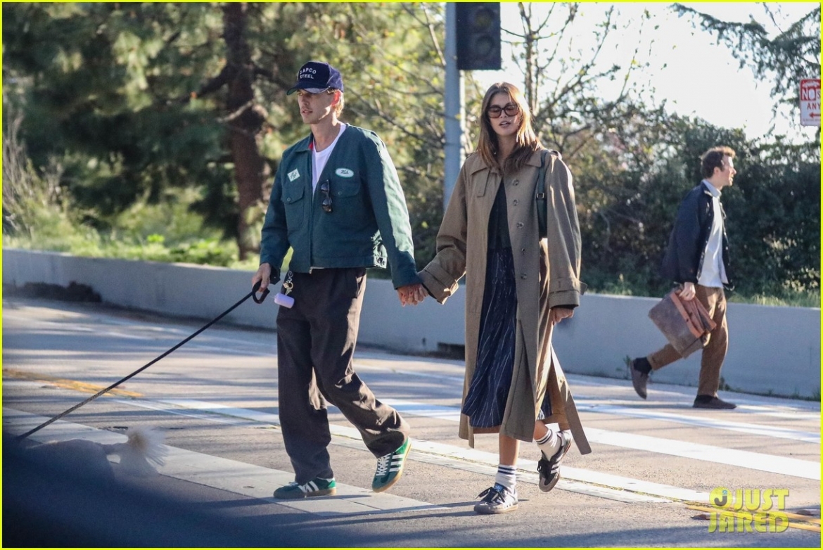Kaia Gerber từng có mối quan hệ tình cảm với Jacob Elordi. Tuy nhiên, tháng 11/2021, hai người đã "đường ai nấy đi" sau hơn 1 năm hẹn hò.