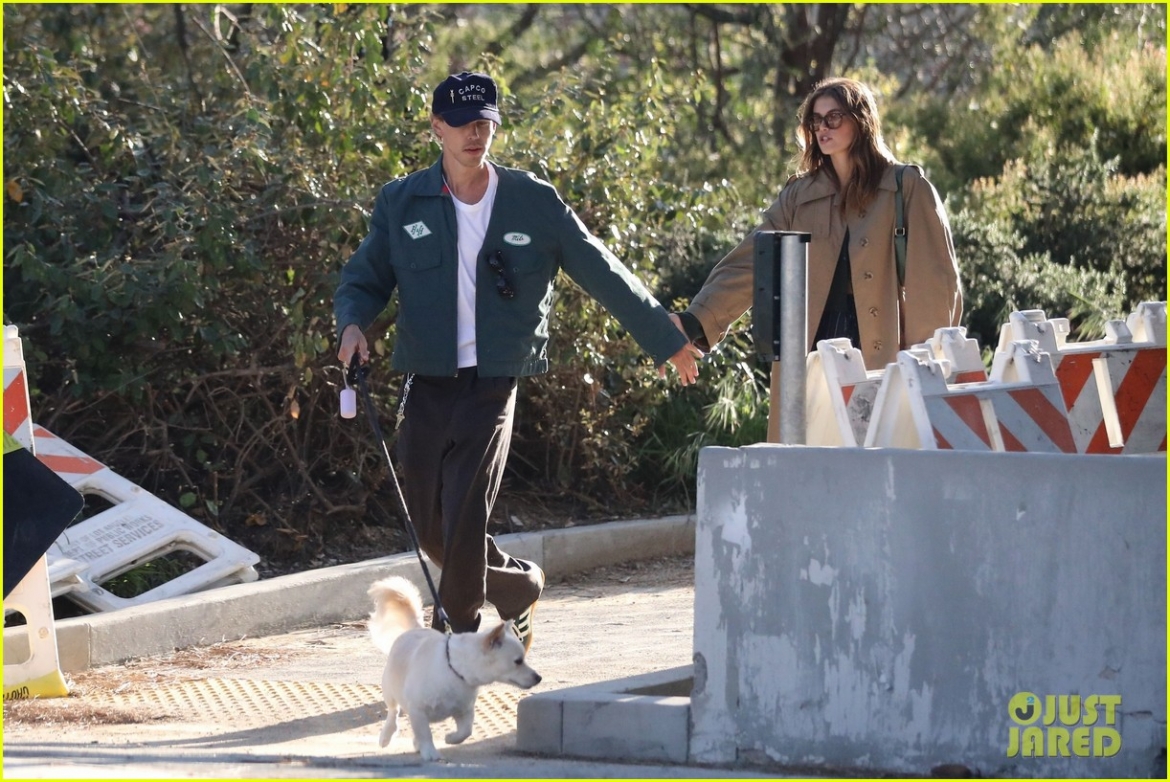 "Kaia Gerber và Jacob Elordi chia tay trong êm đẹp. Mỗi người đều có những con đường riêng" - Nguồn tin trên JJ chia sẻ./.