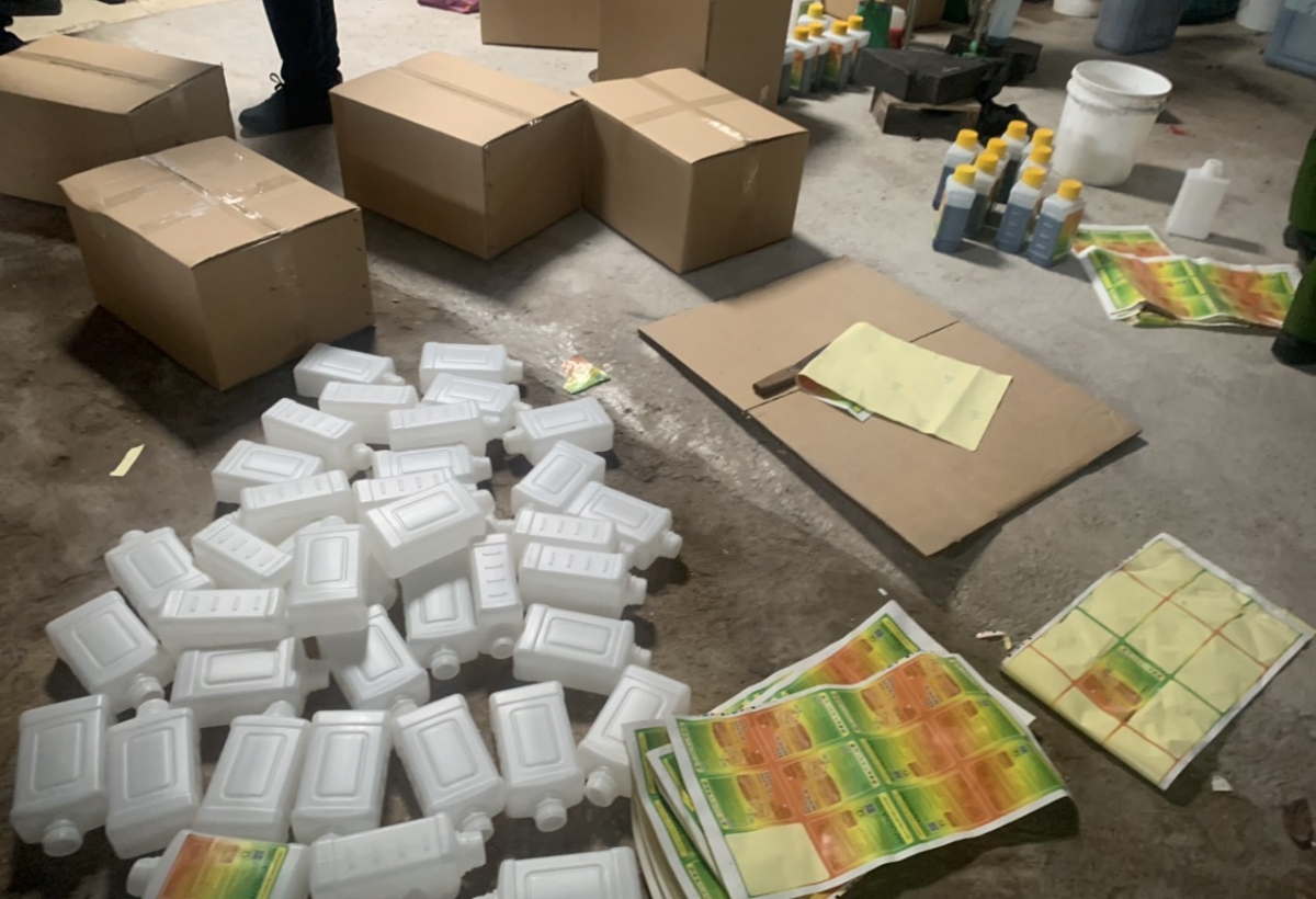 Một số vật chứng liên quan đến vụ án.