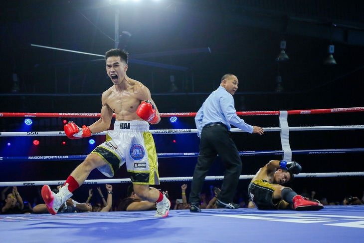 Niềm vui của Nguyễn Ngọc Hải sau khi giành đai boxing chuyên nghiệp đầu tiên trong sự nghiệp (Ảnh: SSC).