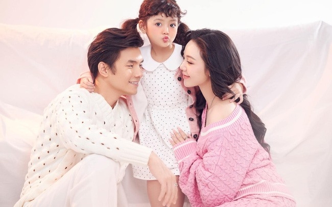 Gia đình hạnh phúc của Quân và Hạnh. 