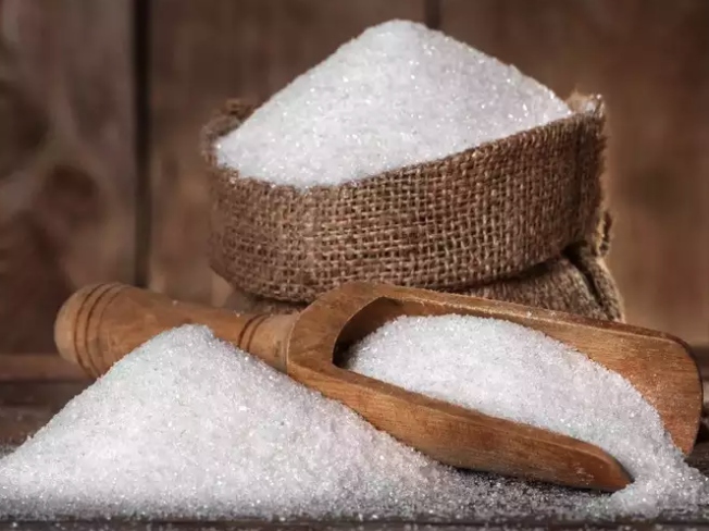 Đường: Đường cũng là một chất bảo quản tự nhiên và hoạt động của nó tương tự như muối. Đường cũng làm mất nước của vi khuẩn và nấm men có thể làm hỏng thực phẩm. Đường chủ yếu được sử dụng để bảo quản mứt, mứt cam hay nước sốt./.