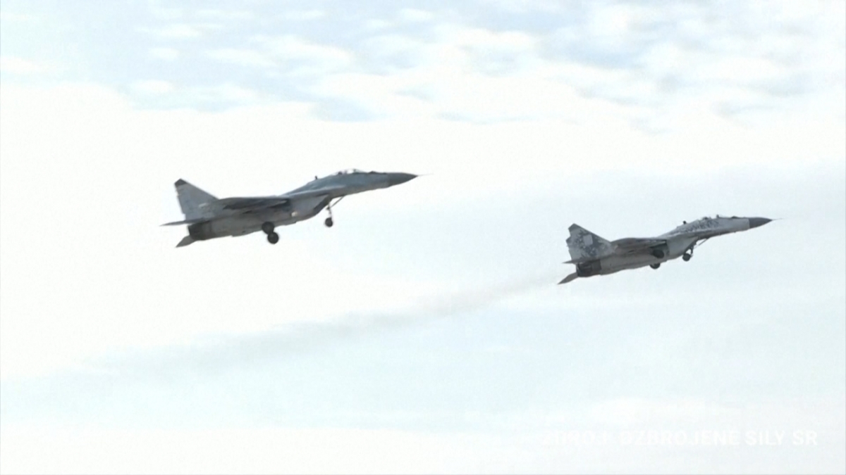 Slovakia bàn giao 4 tiêm kích MiG-29 cho Ukraine. Ảnh: Reuters