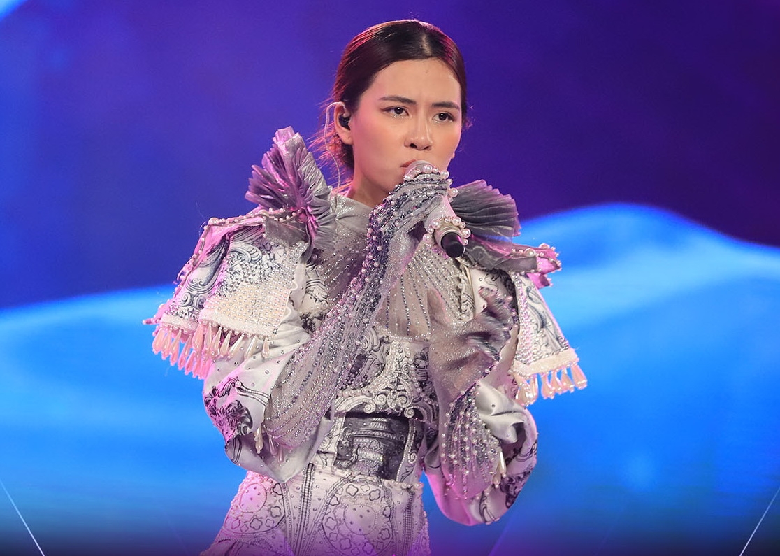 Hà Nhi tại Ca sĩ mặt nạ.
