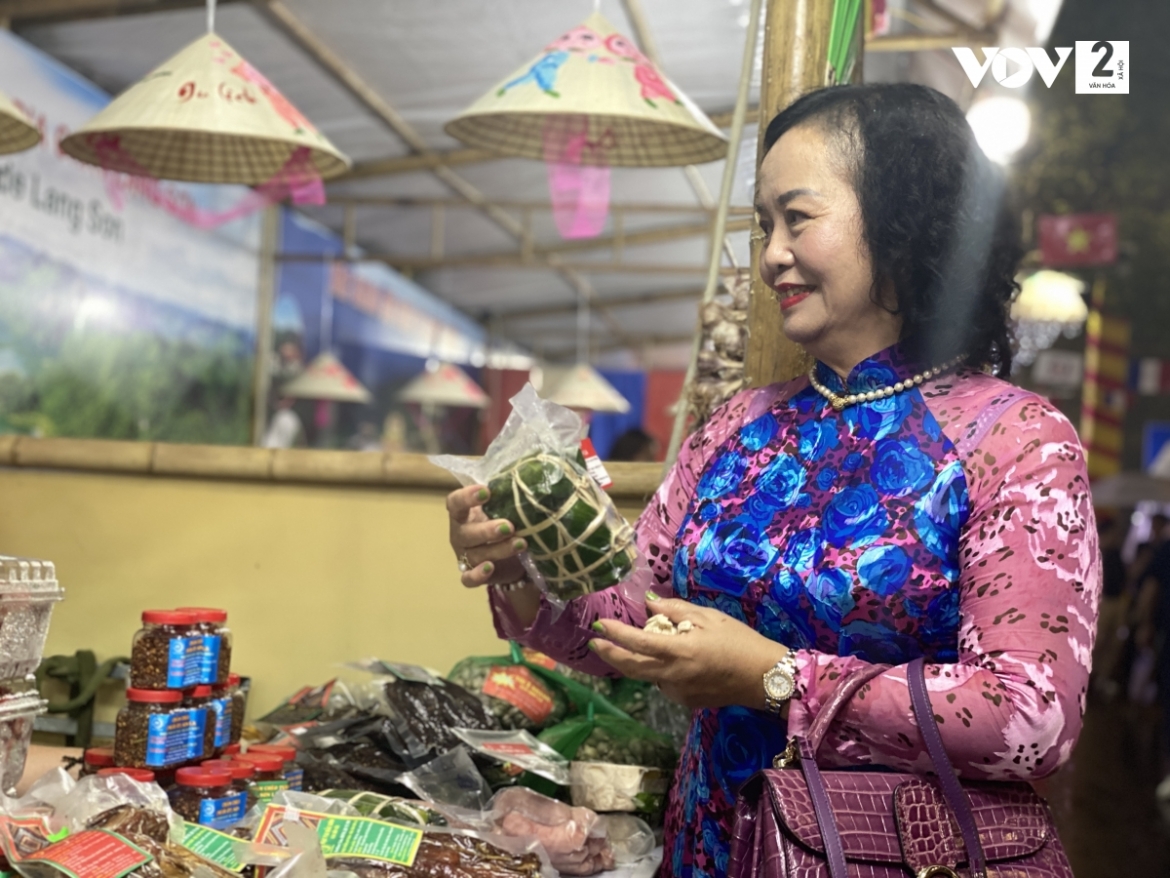 Tham gia sự kiện, cô Tường Khanh ( Hà Nội) cho rằng giá trị của sự kiện rất lớn bởi lẽ đây là sự kết nối giữa hai quốc gia Pháp và Việt Nam. Sự kiện quy tụ các gian hàng của các tỉnh từ Bắc vào Nam, gian hàng trưng bày nào cũng đặc sắc, phong phú về sản vật.