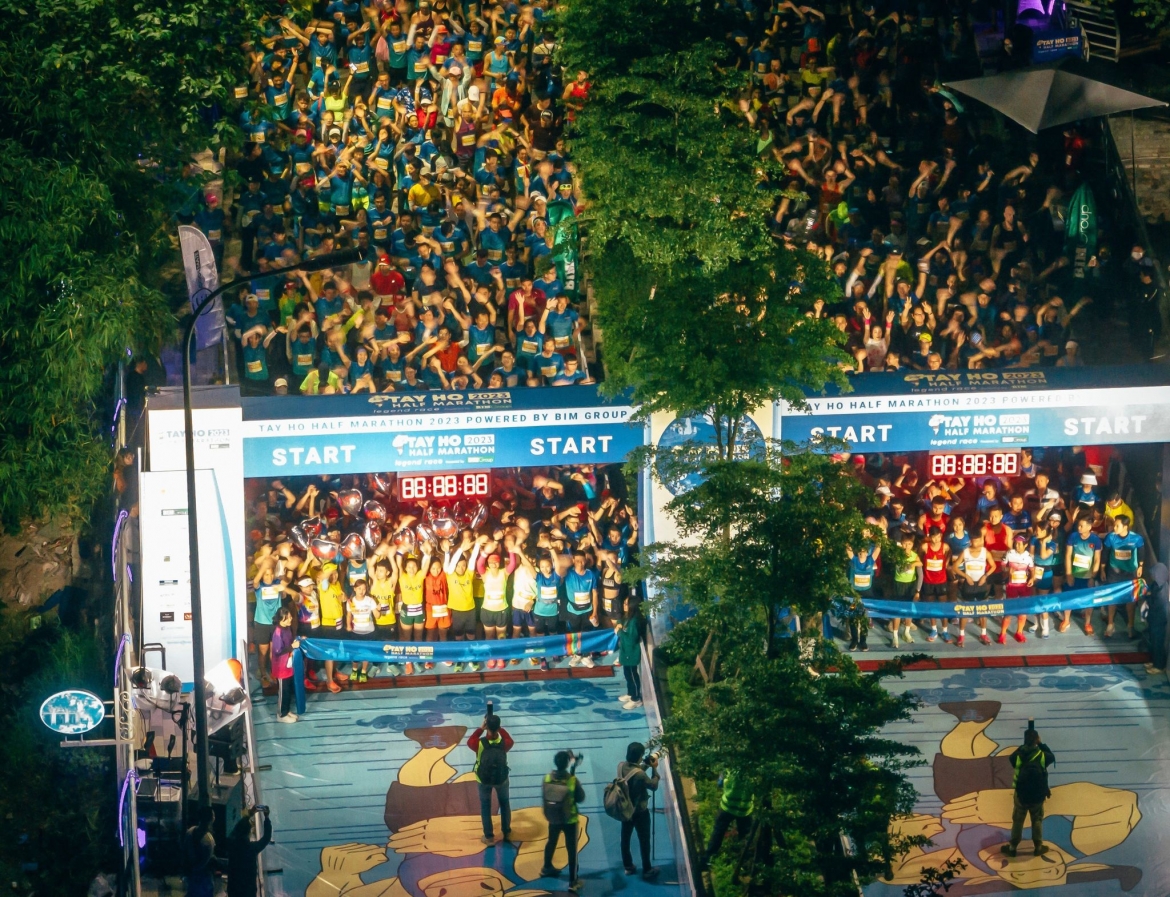 Giải năm nay lập kỷ lục khi có gần 2.500 VĐV đăng ký chạy cự ly dài nhất - bán marathon.