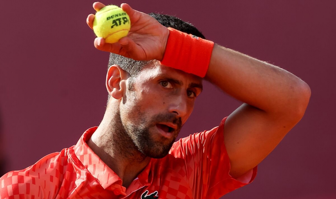 Djokovic tiếp tục phong độ tệ hại ở mặt sân đất nện. (Ảnh: Getty). 