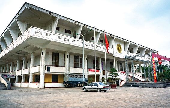 Trong hành trình về với đất Tổ Vua Hùng, du khách nhất định phải đến tham quan Bảo tàng Hùng Vương nằm trên đường Trần Phú, thành phố Việt Trì- Phú Thọ. 