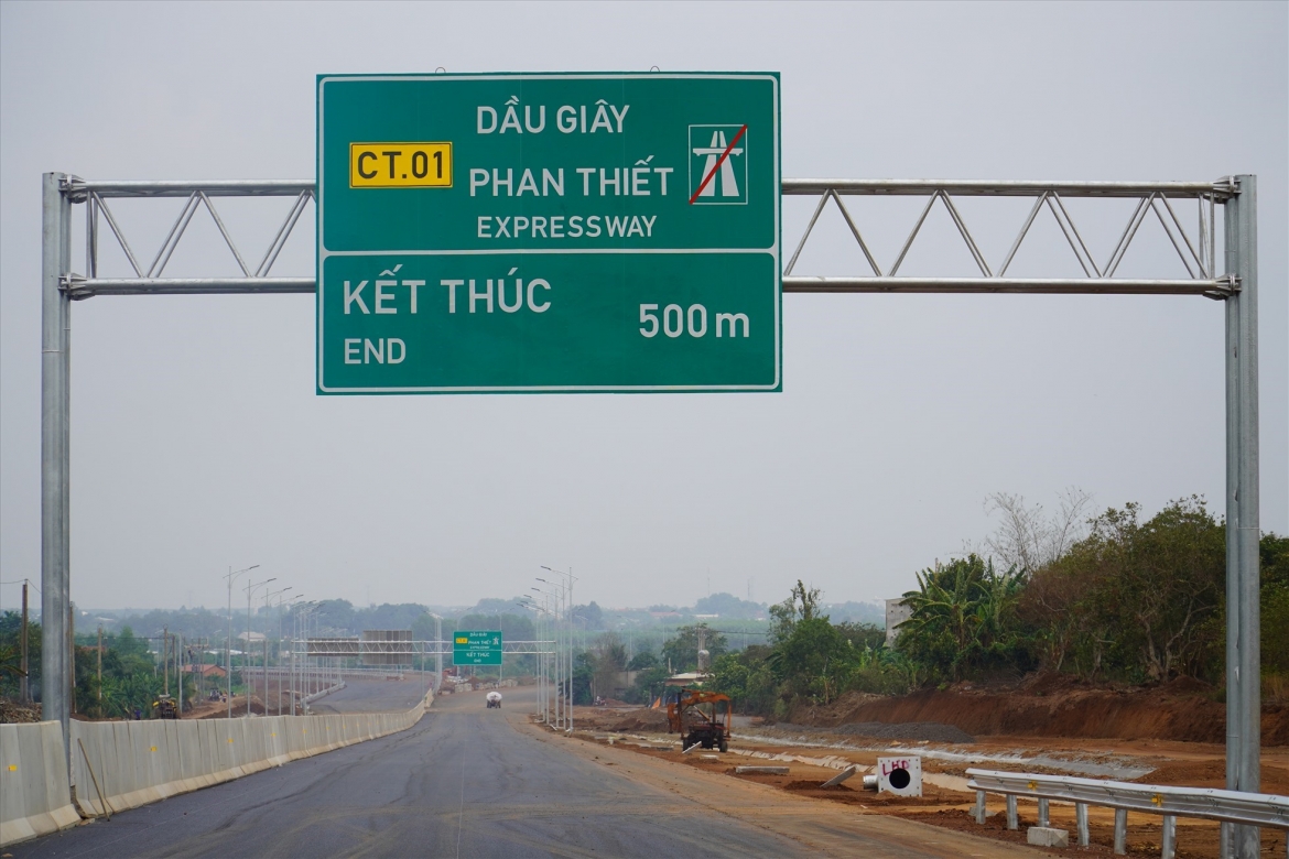 Cao tốc Phan Thiết-Dầu Giây với thiết kế tốc độ xe lưu thông là 120km/h sẽ thông xe vào ngày 29/4 tới đây.
