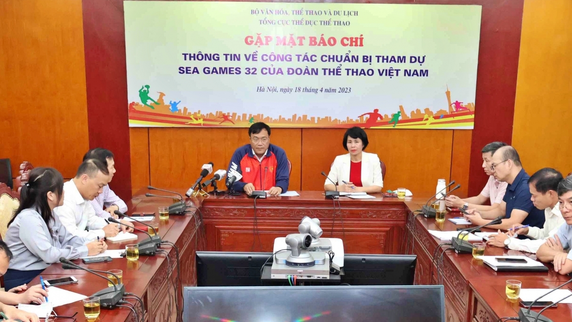 Lãnh đạo ngành thể dục thể thao cung cấp các thông tin liên quan đến SEA Games 32 với truyền thông (Ảnh: Bùi Lượng).