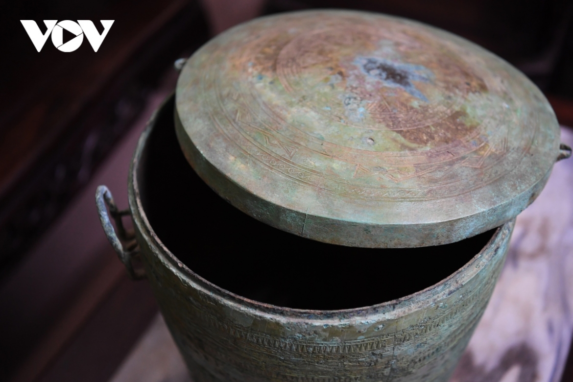 Thạp đồng Kính Hoa vừa được công nhận bảo vật quốc gia.