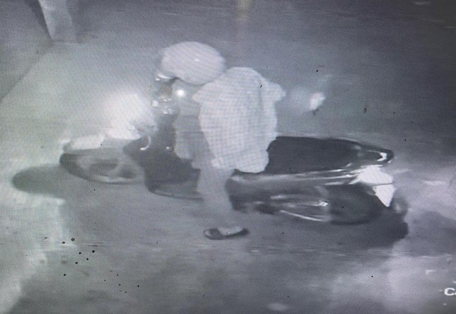 Hình ảnh đối tượng Ngô Văn tiếp bỏ trốn sau khi gây án