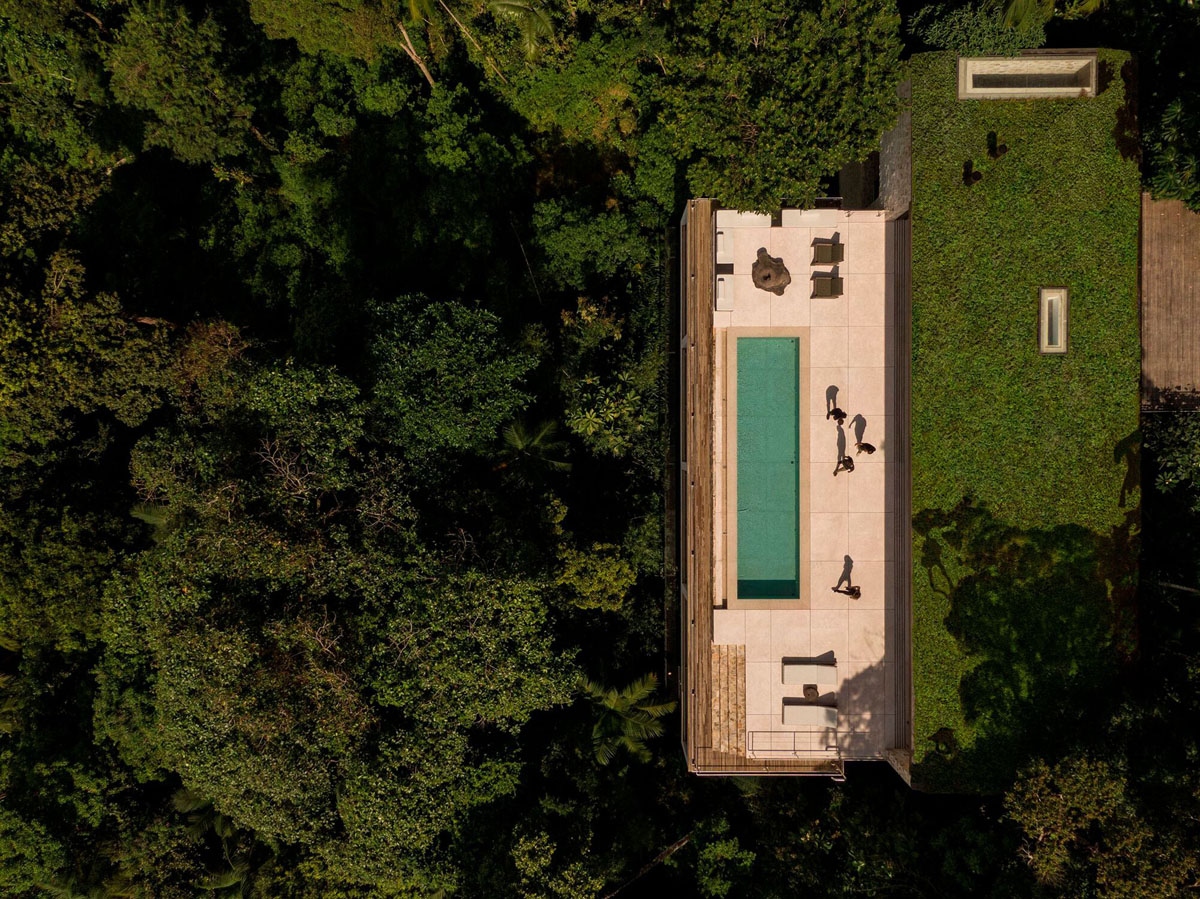 Sân hiên có hồ bơi lớn và các không gian xã hội làm cho ngôi nhà này trở thành một nơi lý tưởng để giải trí cho khách và đại gia đình./.