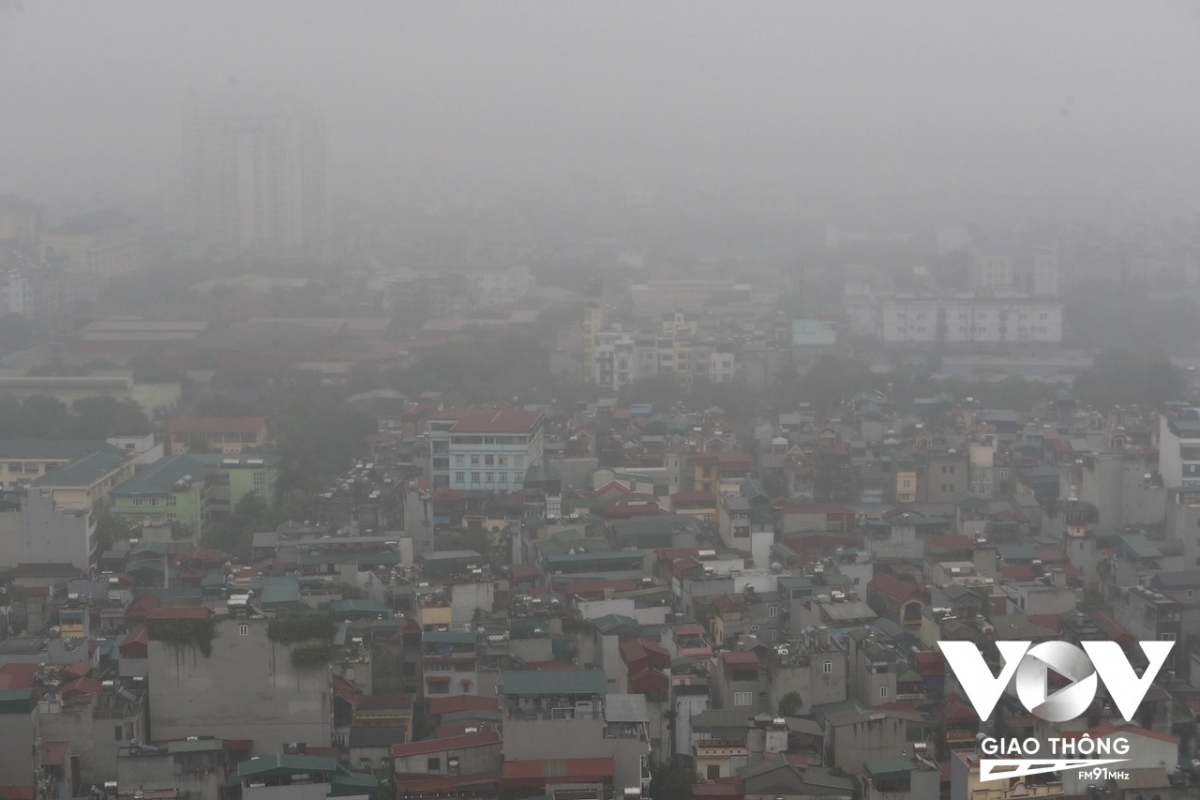 Độ ẩm lớn ảnh hưởng rất lớn tới sinh hoạt bình thường của mọi người. Đặc biệt, nếu không có biện pháp bảo quản đồ dùng trong nhà,nhất là đồ điện tử sẽ gây hỏng hóc bởi lượng nước đọng lại rất lớn...