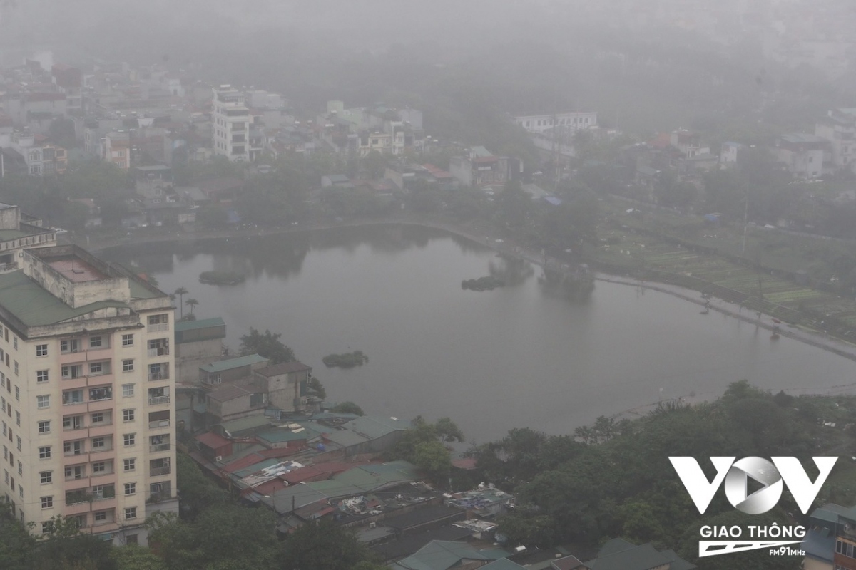 Bầu không khí luôn trong tình trạng ảm đạm và tầm nhìn bị thu hẹp.