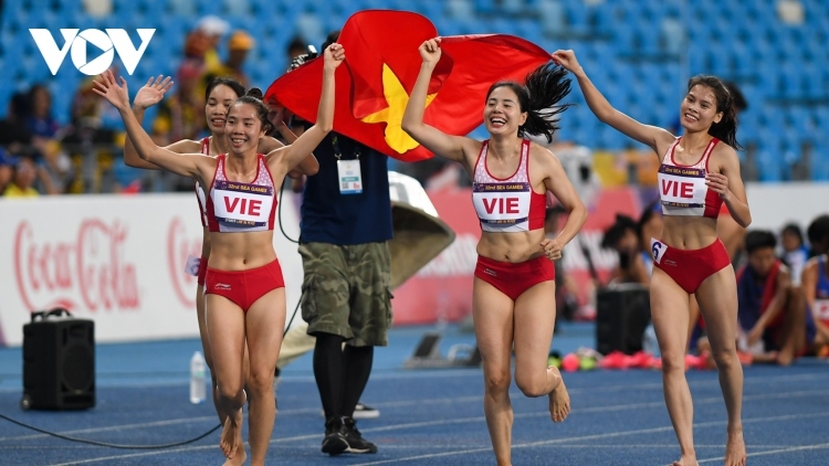 Điền kinh (12 HCV): Tại SEA Games 32, các VĐV điền kinh Việt Nam giành được 12 HCV, 20 HCB và 8 HCĐ, đóng góp lớn vào thành tích của thể thao Việt Nam. 