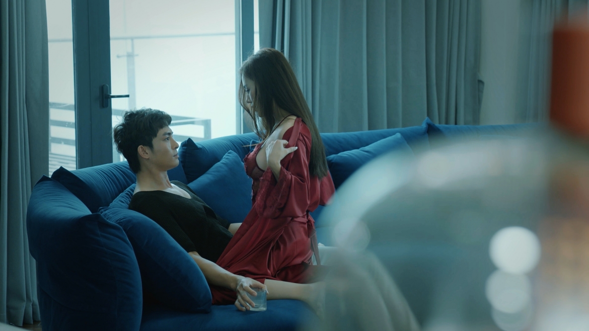 Cảnh nóng của Minh Thu và Lãnh Thanh trong "Phố trong làng".