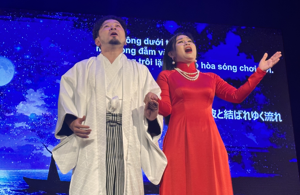 Giọng ca Tenor nổi tiếng của Nhật Bản Kobori Yusuke đã gây bất ngờ khi hát tiếng Việt.