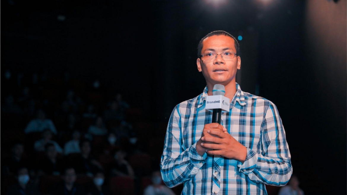 Chuyên gia truyền thông xã hội Nguyễn Ngọc Long cho rằng, việc các bạn trẻ đem thơ ca dân tộc ra chế tráo là điều không nên.
