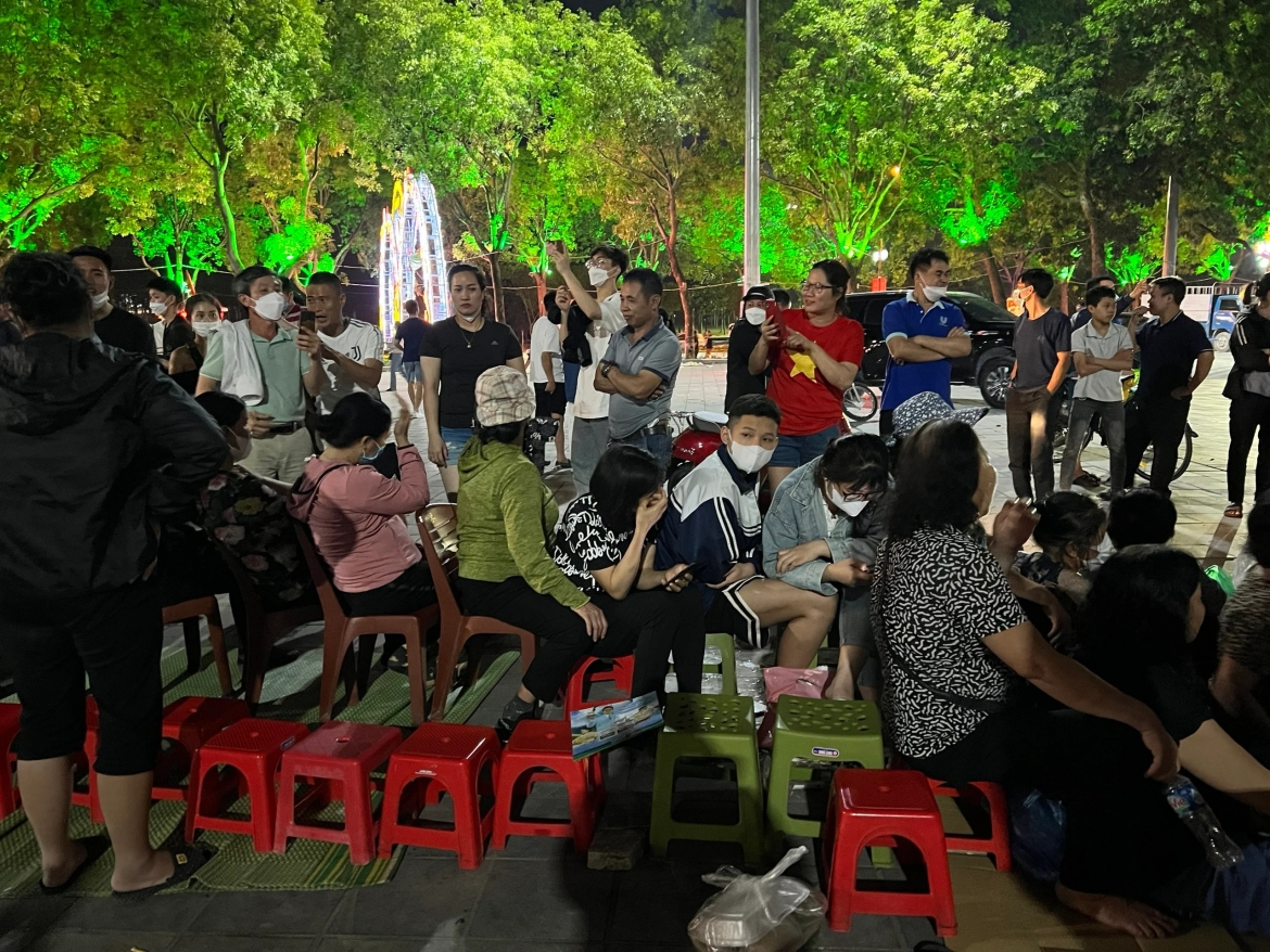 Giải bóng chuyền nữ các CLB châu Á 2023 lại diễn ra đúng dịp nghỉ lễ nên càng thu hút sự quan tâm của người dân địa phương. (Ảnh: Thu Thảo)