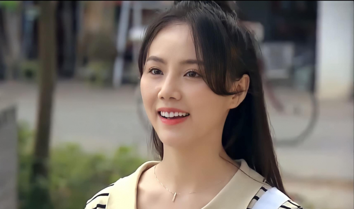 Nét khả ái, xinh đẹp của Minh Thu trong "Phố trong làng".
