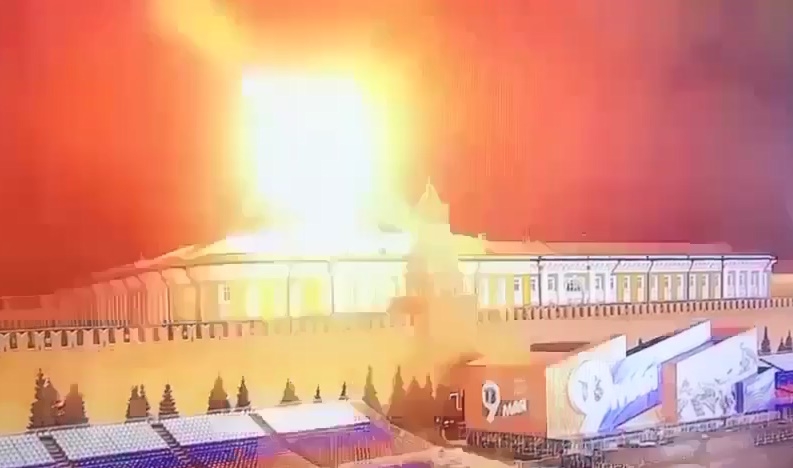 Khoảnh khắc UAV phát nổ phía bên trên điện Kremlin. Ảnh: Avia pro.