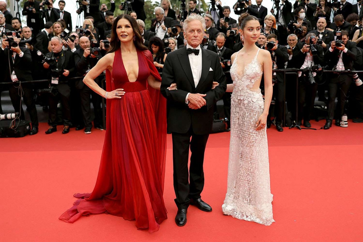 Tài tử gạo cội Michael Douglas và gia đình.