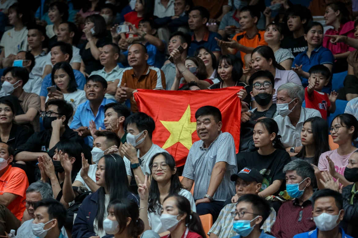 Rất đông CĐV đã có mặt tại nhà thi đấu Vĩnh Phúc để chứng kiến trận đấu lịch sử của bóng chuyền nữ Việt Nam. (Ảnh: AVC). 