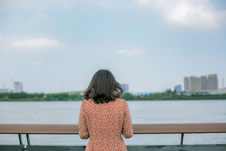 Mỗi khi chồng so sánh tôi với người cũ của anh ấy, tôi cũng thấy chạnh lòng. (ảnh minh họa internet)