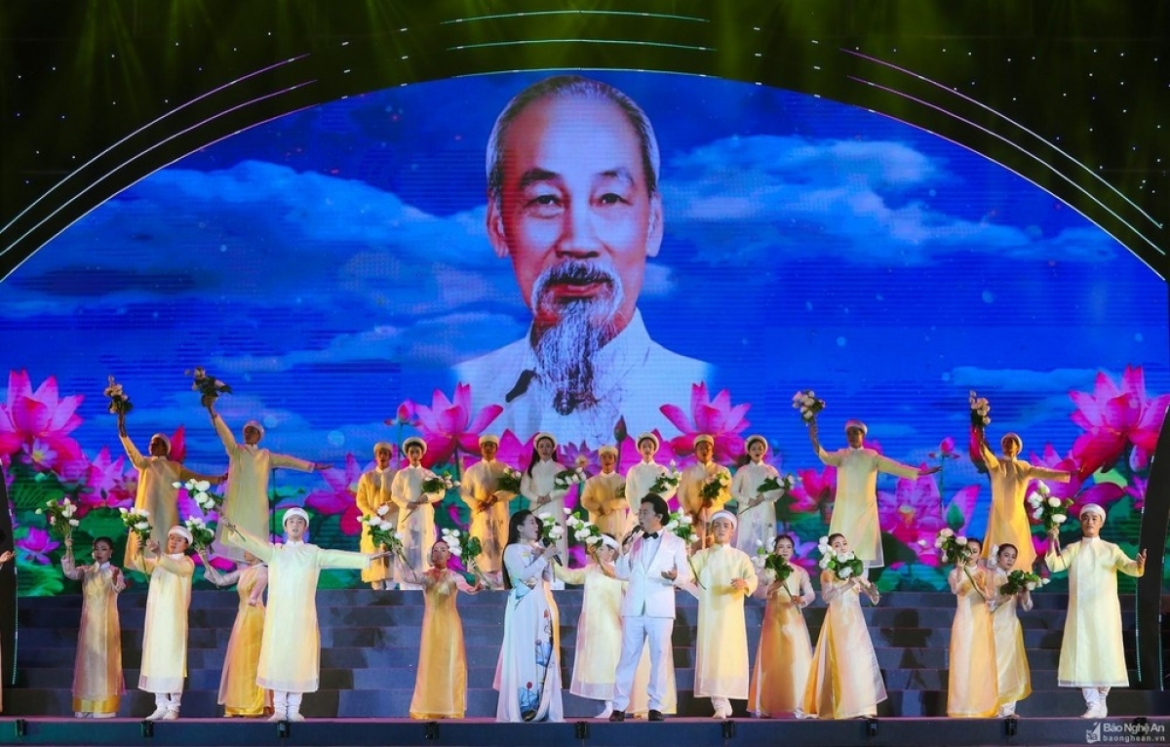 Chương trình nghệ thuật Lễ hội Làng Sen 2022.