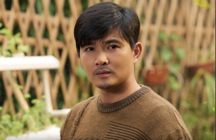 Biểu cảm thường thấy của Quang Sự trong vai Công.