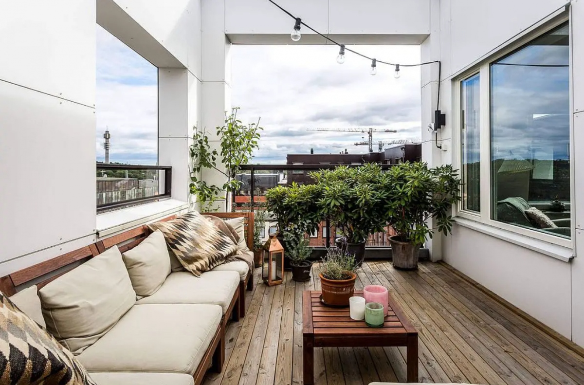 Bạn có thể cân nhắc đến việc sử dụng đèn để ban công thêm lung linh vào buổi tối. Ảnh minh họa