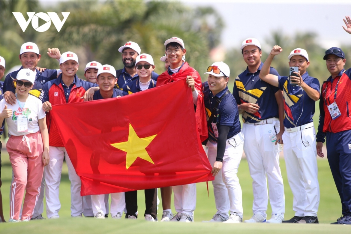 Lê Khánh Hưng làm nên lịch sử cho golf Việt Nam khi mới 15 tuổi. Chiến thắng của Khánh Hưng ở nội dung đơn nam không chỉ là huy chương đầu tiên của golf Việt Nam tại SEA Games mà còn là tấm HCV.